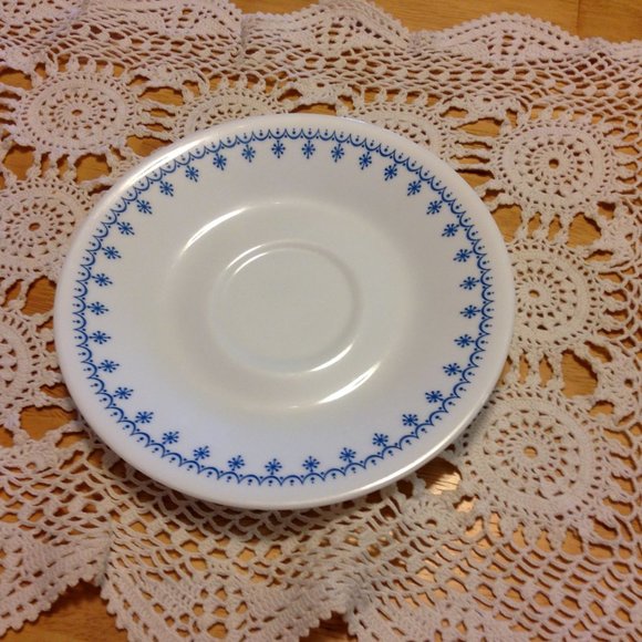 Vintage Corelle Snowflake Garland cups, saucers - Picture 12 of 12